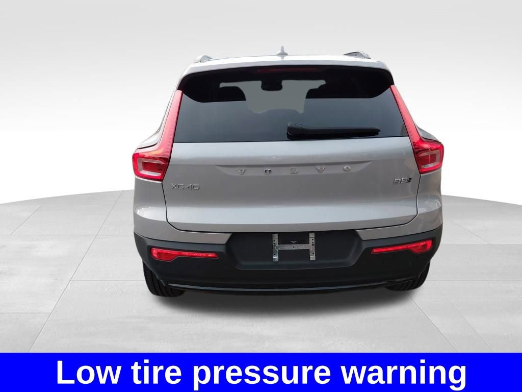Used 2024 Volvo XC40 B5 Plus image 17