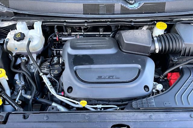 Used 2024 Chrysler Pacifica Touring-L image 31