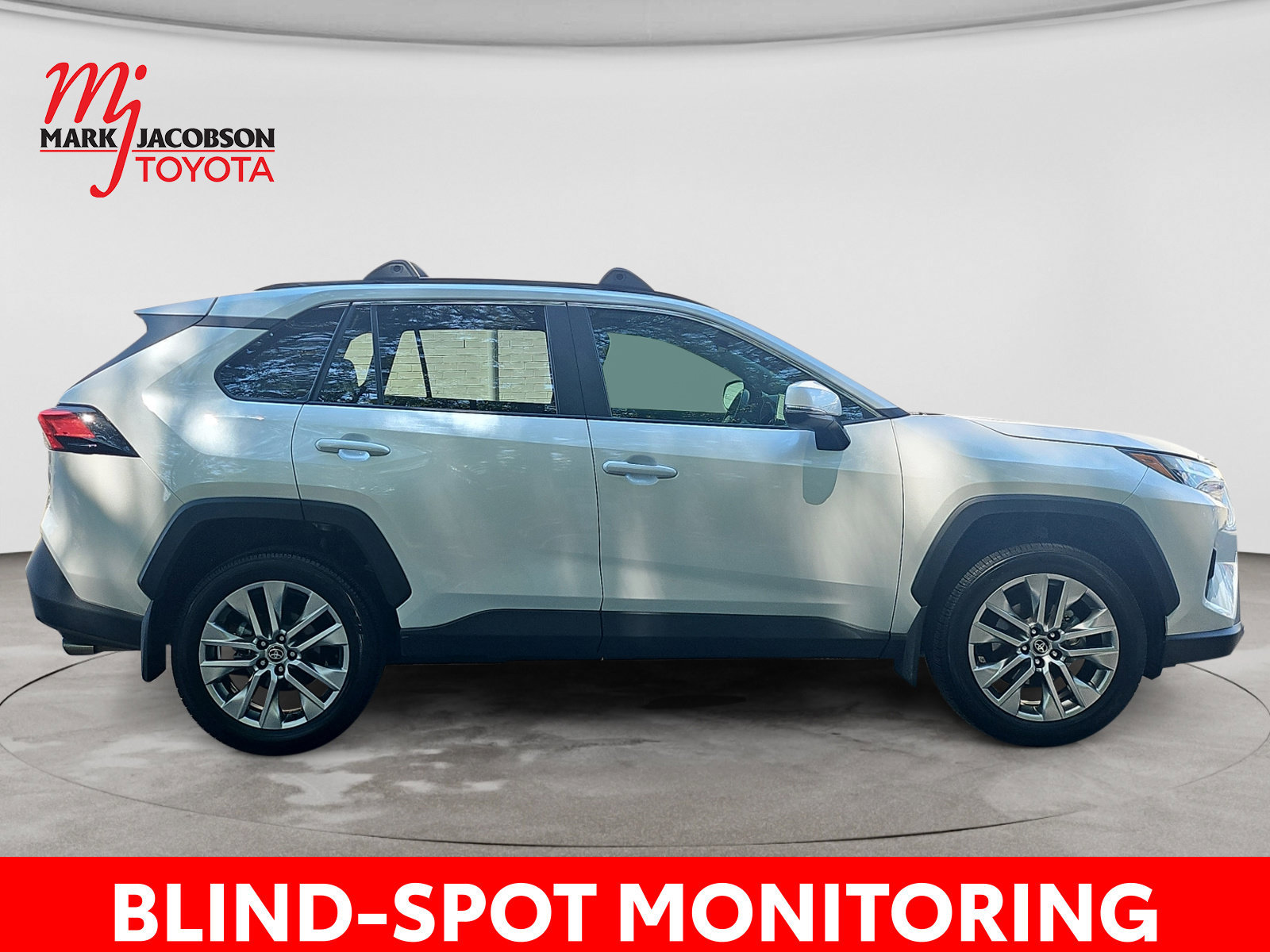 Used 2025 Toyota RAV4 XLE Premium FWD image 7