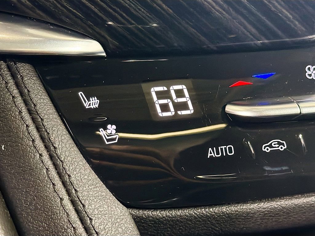 Used 2024 Cadillac XT6 Premium Luxury AWD/4WD image 23