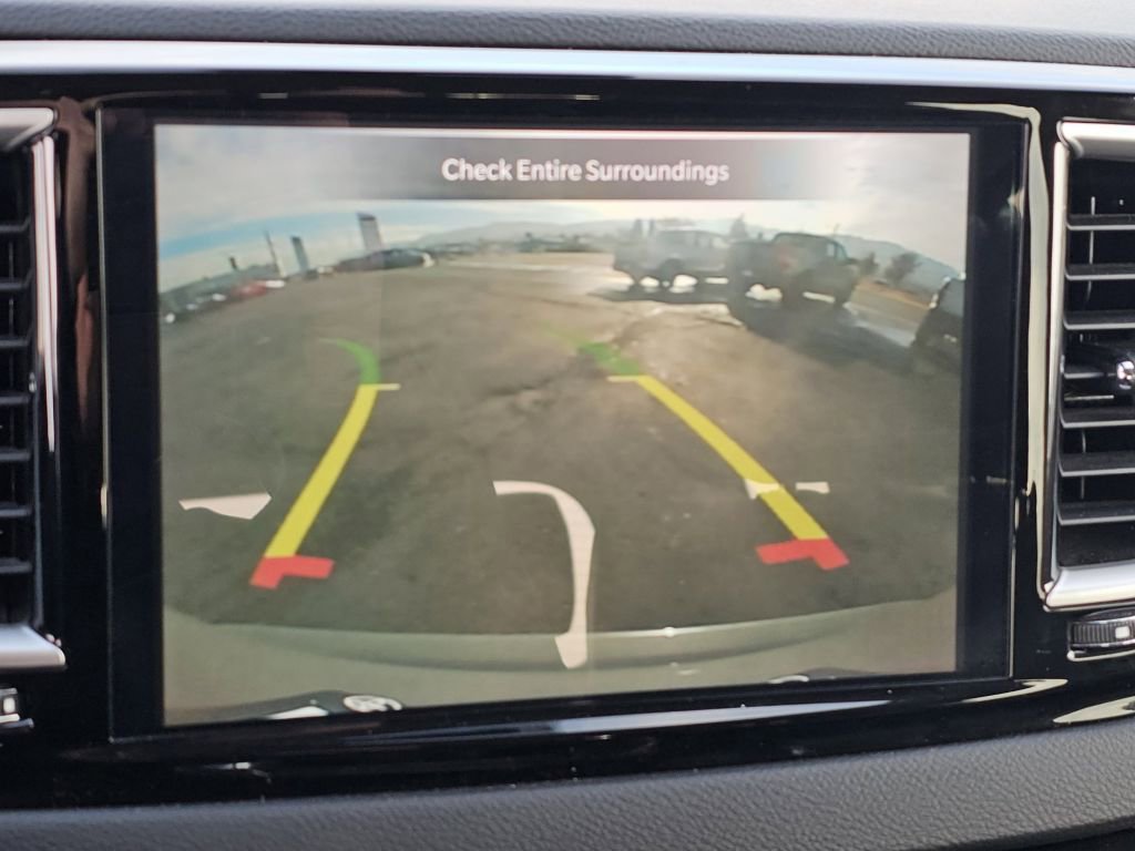 Used 2023 Chrysler Pacifica Touring-L image 8