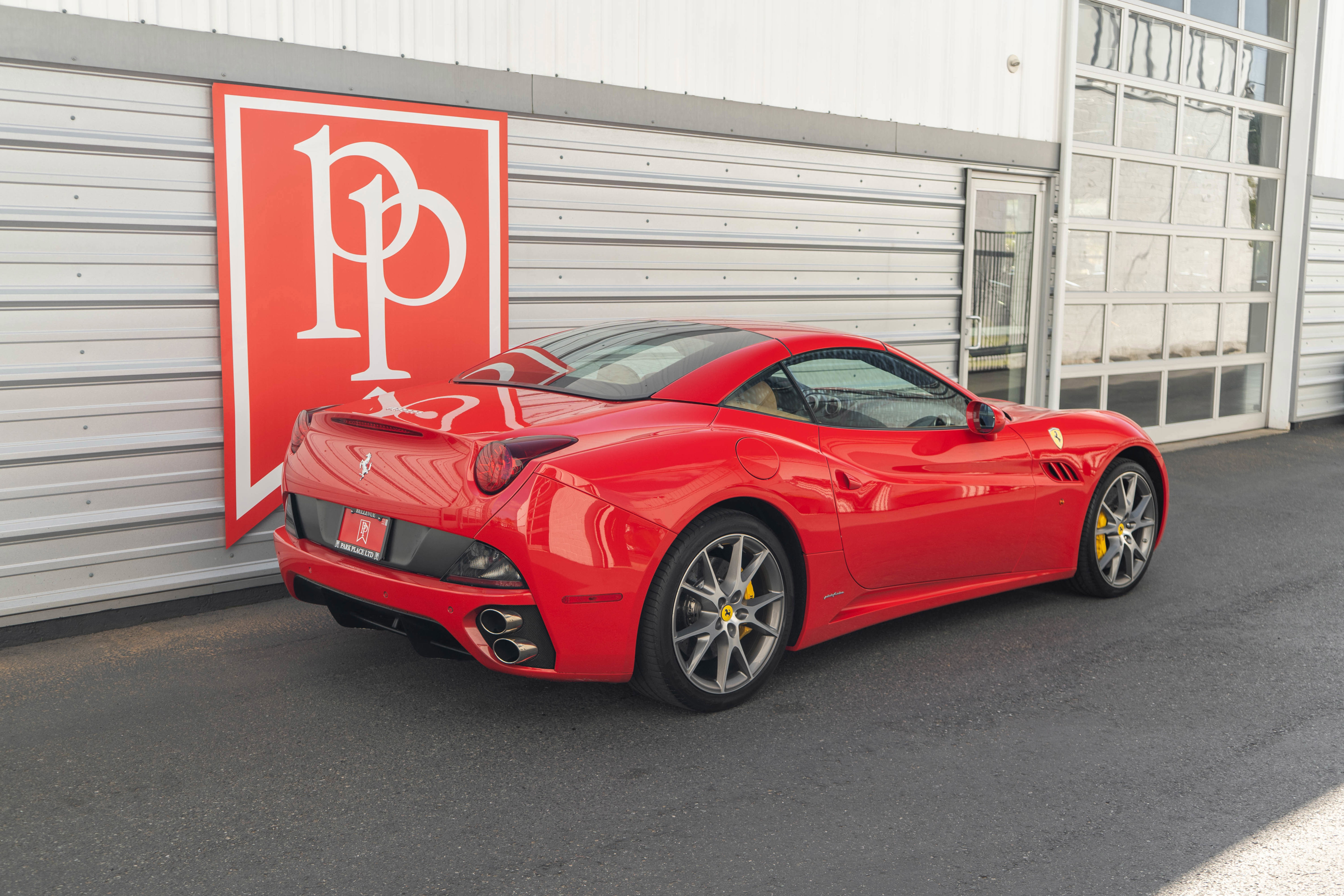Used 2010 Ferrari California RWD image 41