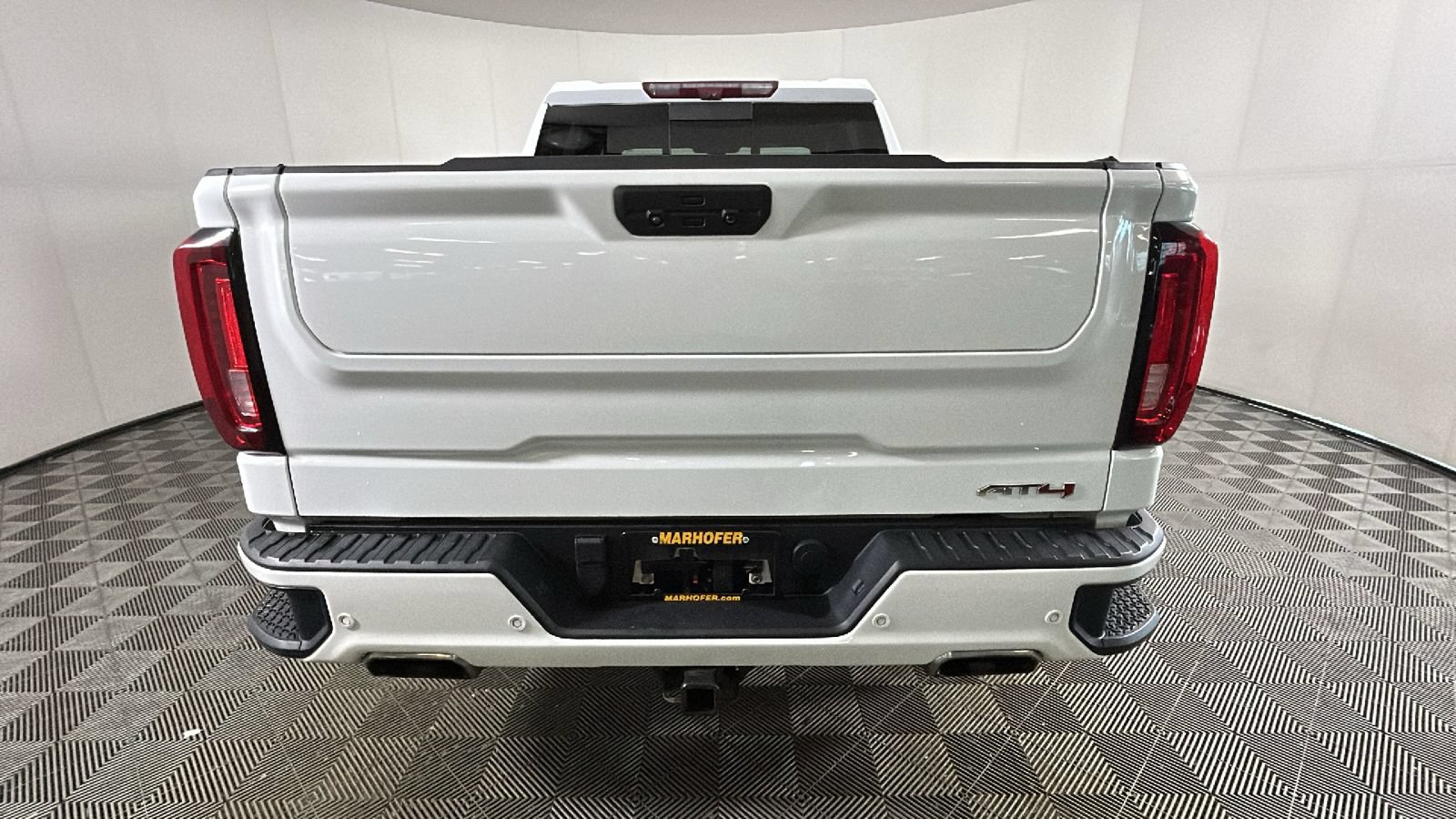 Used 2022 GMC Sierra 1500 AT4 w/ AT4 Premium Package AWD/4WD image 5