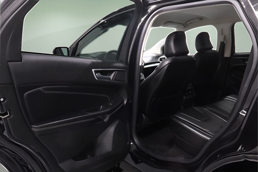 Used 2022 Ford Edge Titanium AWD/4WD image 12