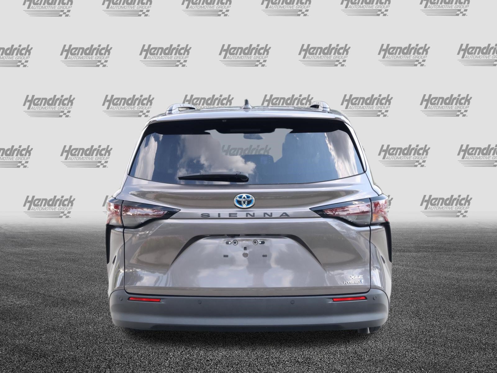 Used 2024 Toyota Sienna XLE w/ XLE Plus Package FWD image 8