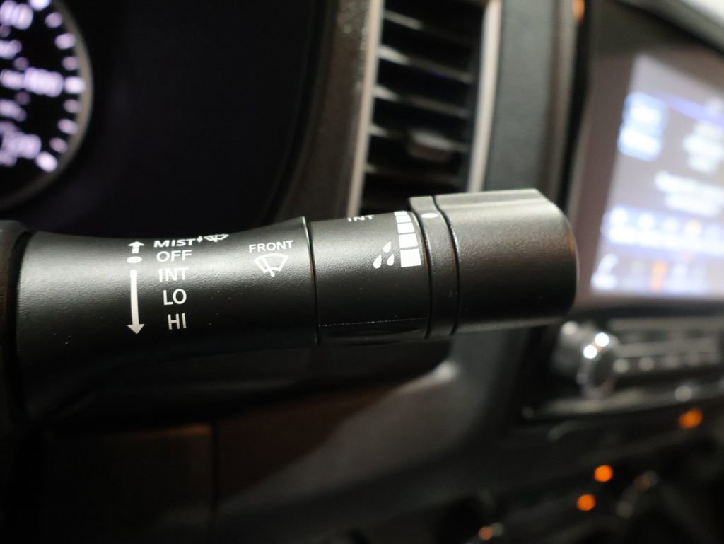 Used 2024 Nissan Frontier SV image 37