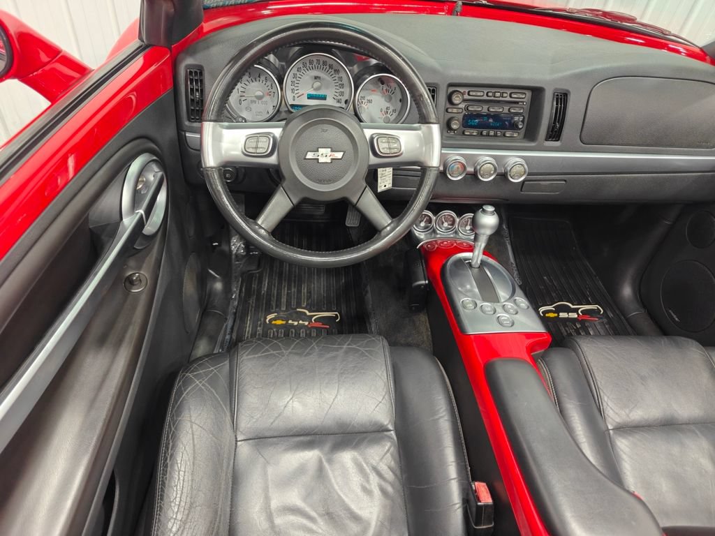 Used 2005 Chevrolet SSR w/ Preferred Equipment Group RWD image 4