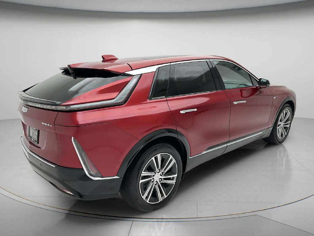 Used 2024 Cadillac Lyriq Luxury AWD/4WD image 5