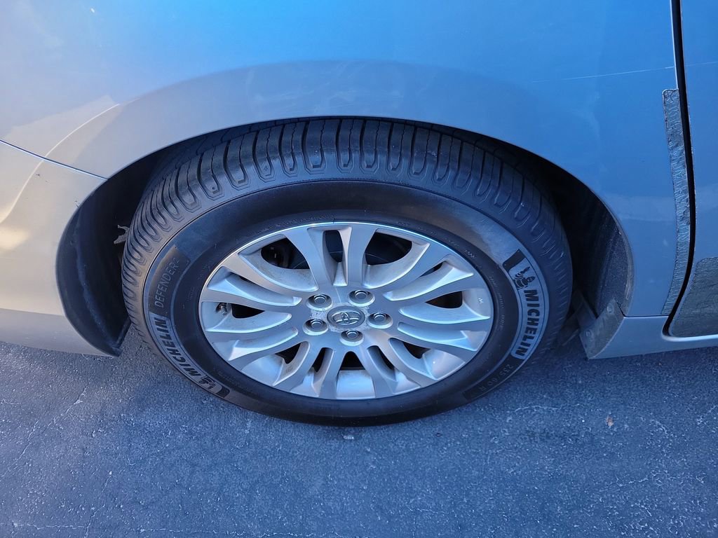 Used 2011 Toyota Sienna image 12