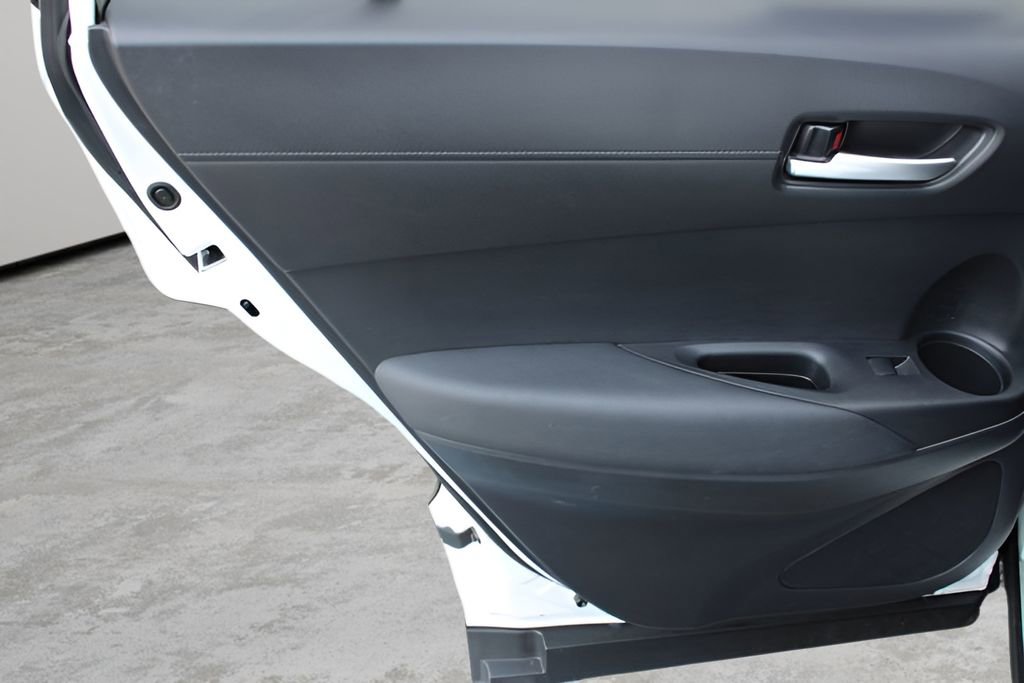 Used 2023 Toyota Corolla Cross XLE w/ Convenience Package image 21