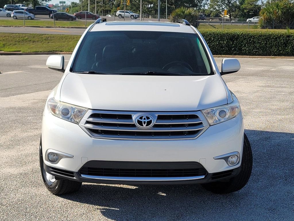 Used 2011 Toyota Highlander SE w/ Tow Pkg FWD image 2