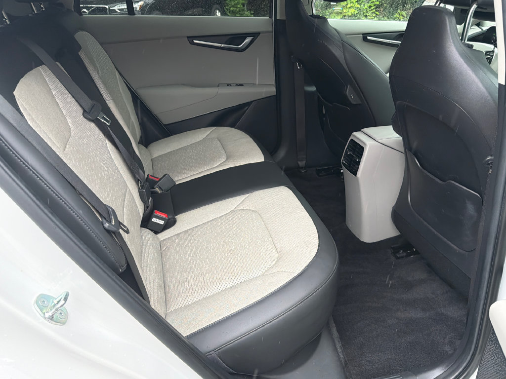Certified 2024 Kia Niro Wave w/ Wave Preserve Package FWD image 12