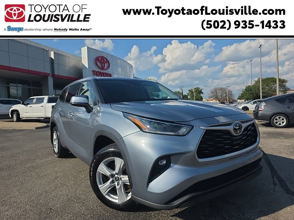 Used 2021 Toyota Highlander LE AWD/4WD image 1