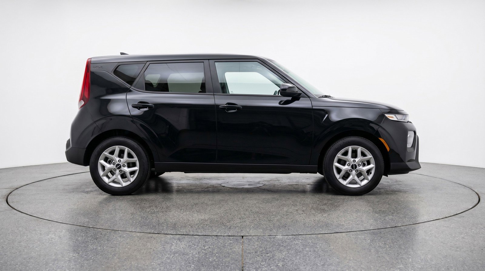 Used 2025 Kia Soul LX w/ LX Technology Package FWD image 11