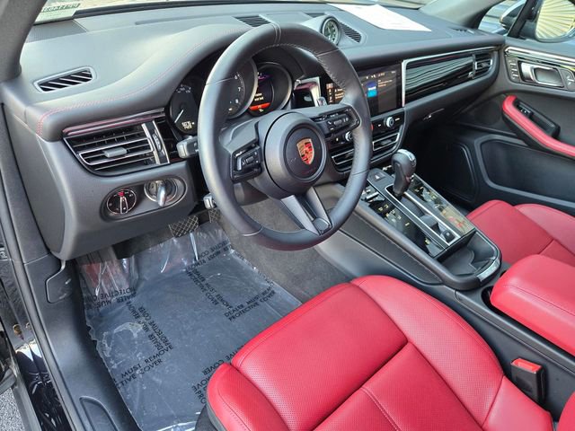 Used 2025 Porsche Macan image 4