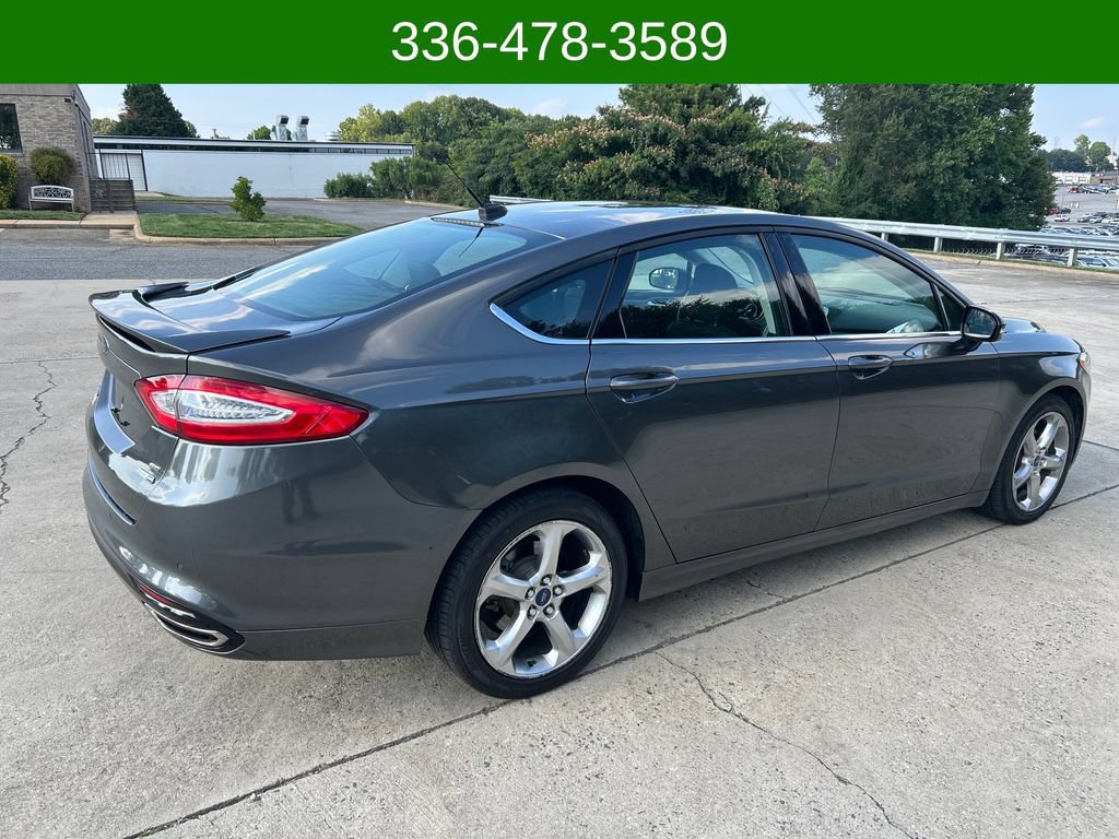 Used 2016 Ford Fusion SE AWD/4WD image 5