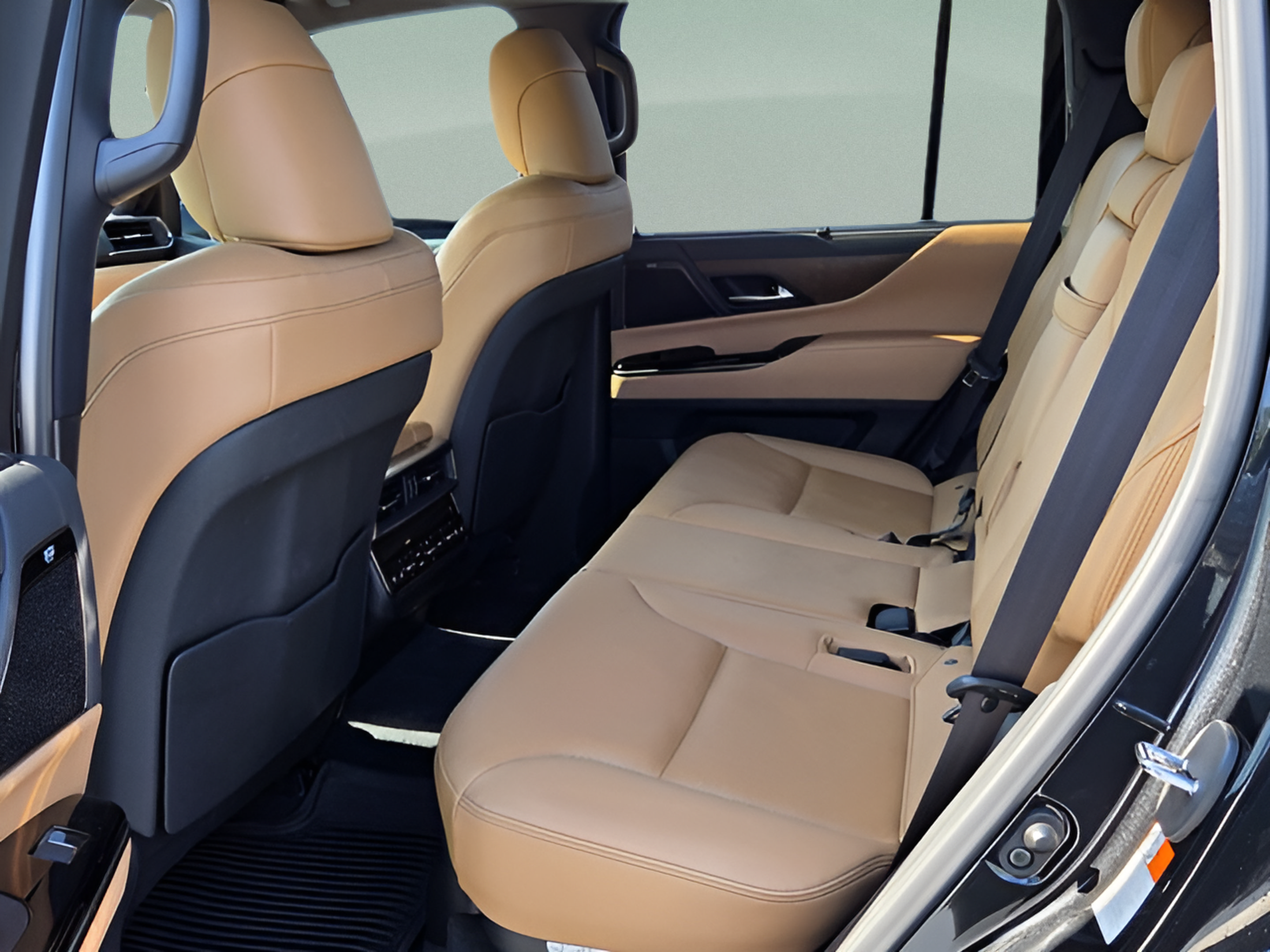 Certified 2024 Lexus LX 600 4WD w/ Luxury Package image 10