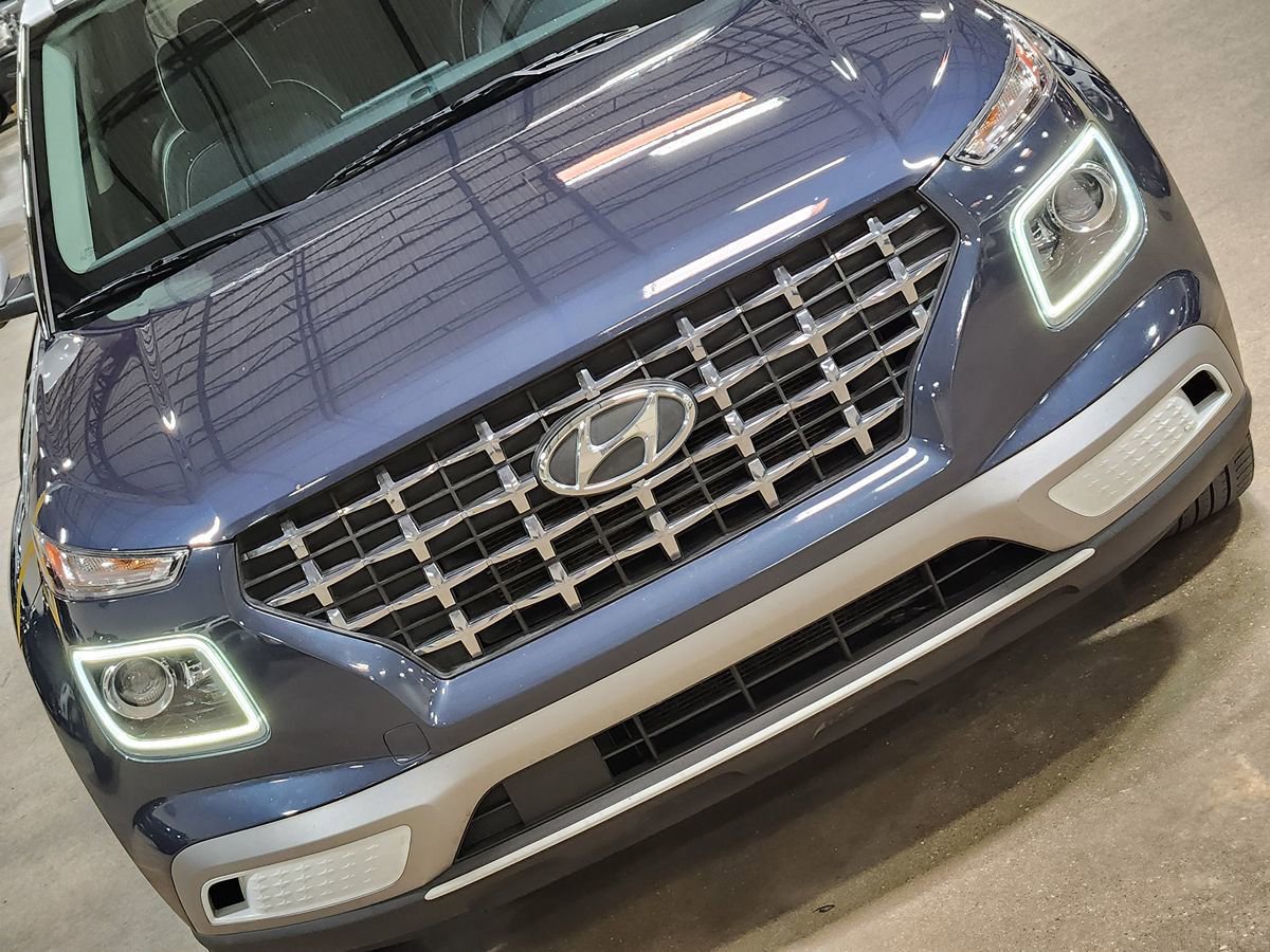 Used 2021 Hyundai Venue FWD image 19