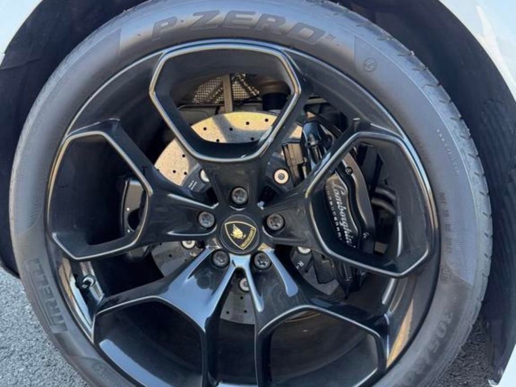 Used 2016 Lamborghini Huracan LP 610-4 image 8