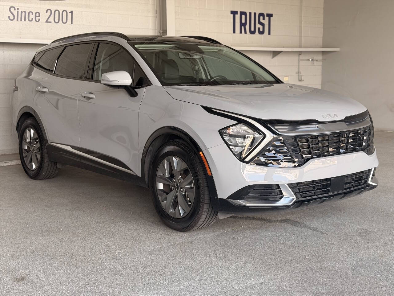 Used 2023 Kia Sportage SX FWD image 3