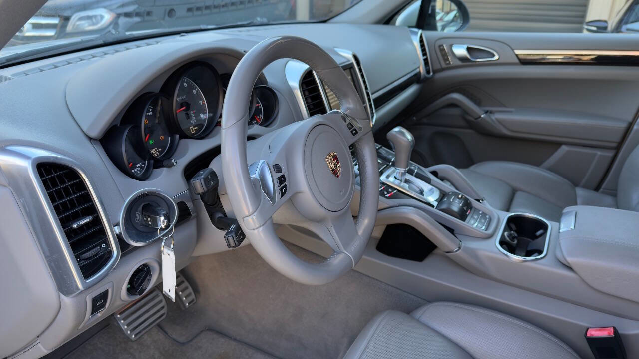 Used 2011 Porsche Cayenne S image 28
