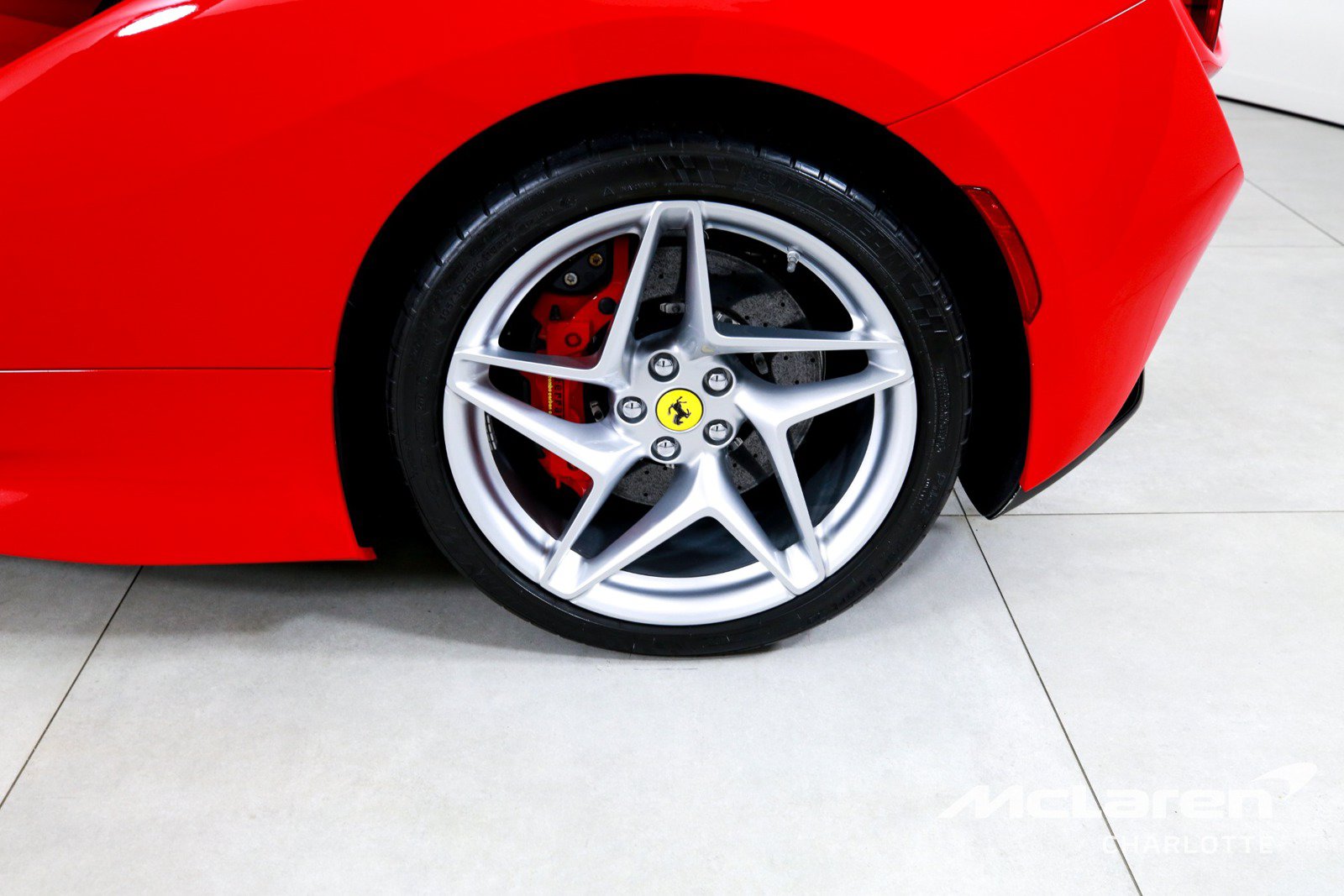 Used 2020 Ferrari F8 Tributo RWD image 31