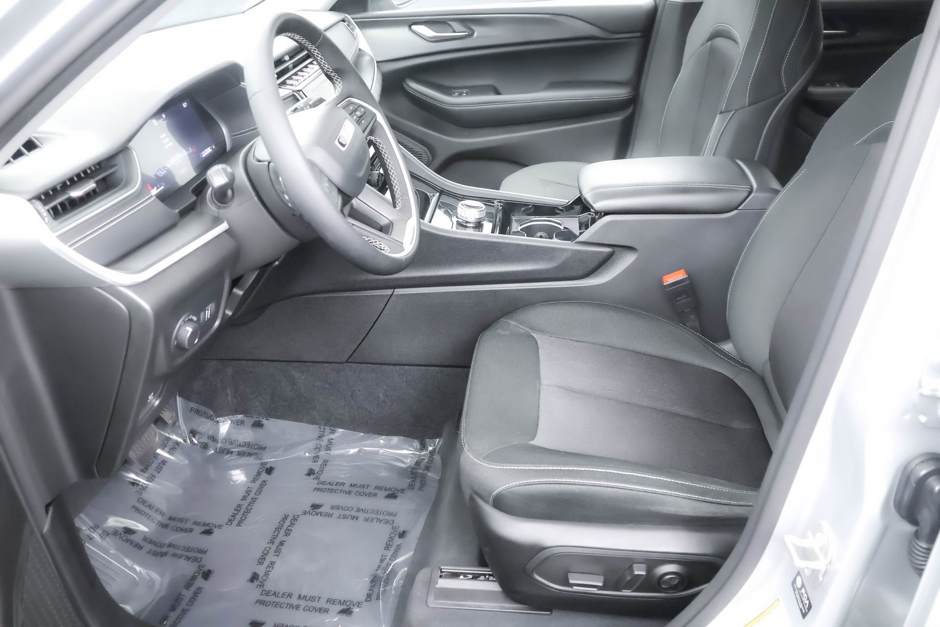 Used 2023 Jeep Grand Cherokee Laredo X image 6