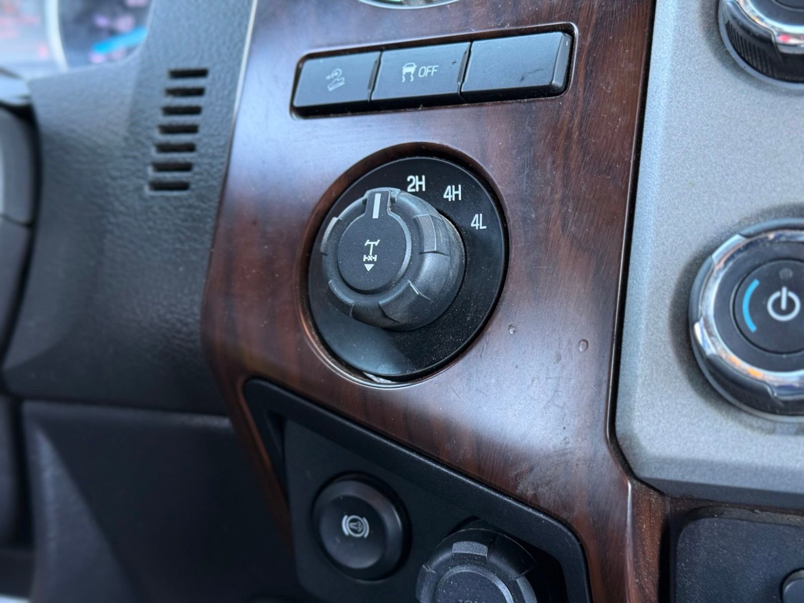 Used 2015 Ford F250 Lariat w/ Lariat Ultimate Package AWD/4WD image 18