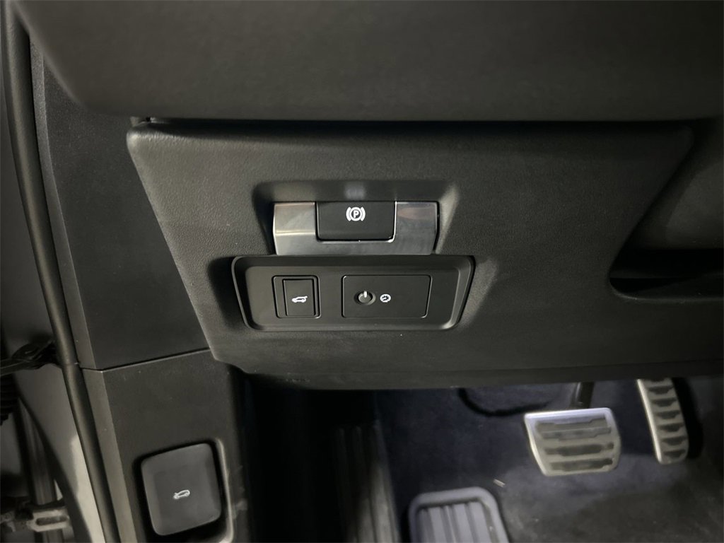 Used 2020 Land Rover Range Rover Evoque R-Dynamic S image 17