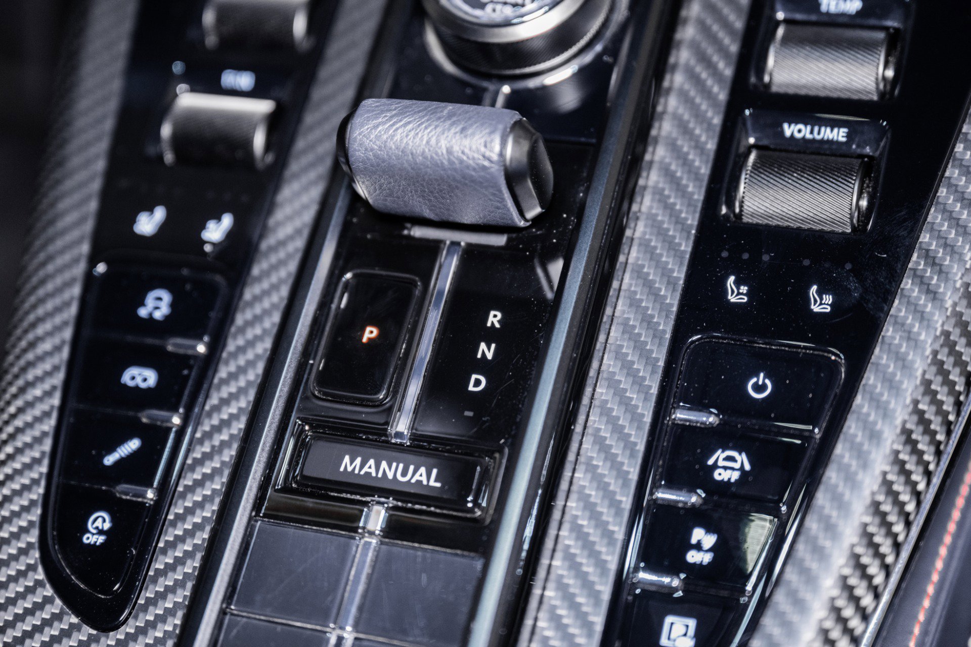 Used 2025 Aston Martin V8 Vantage Coupe image 27