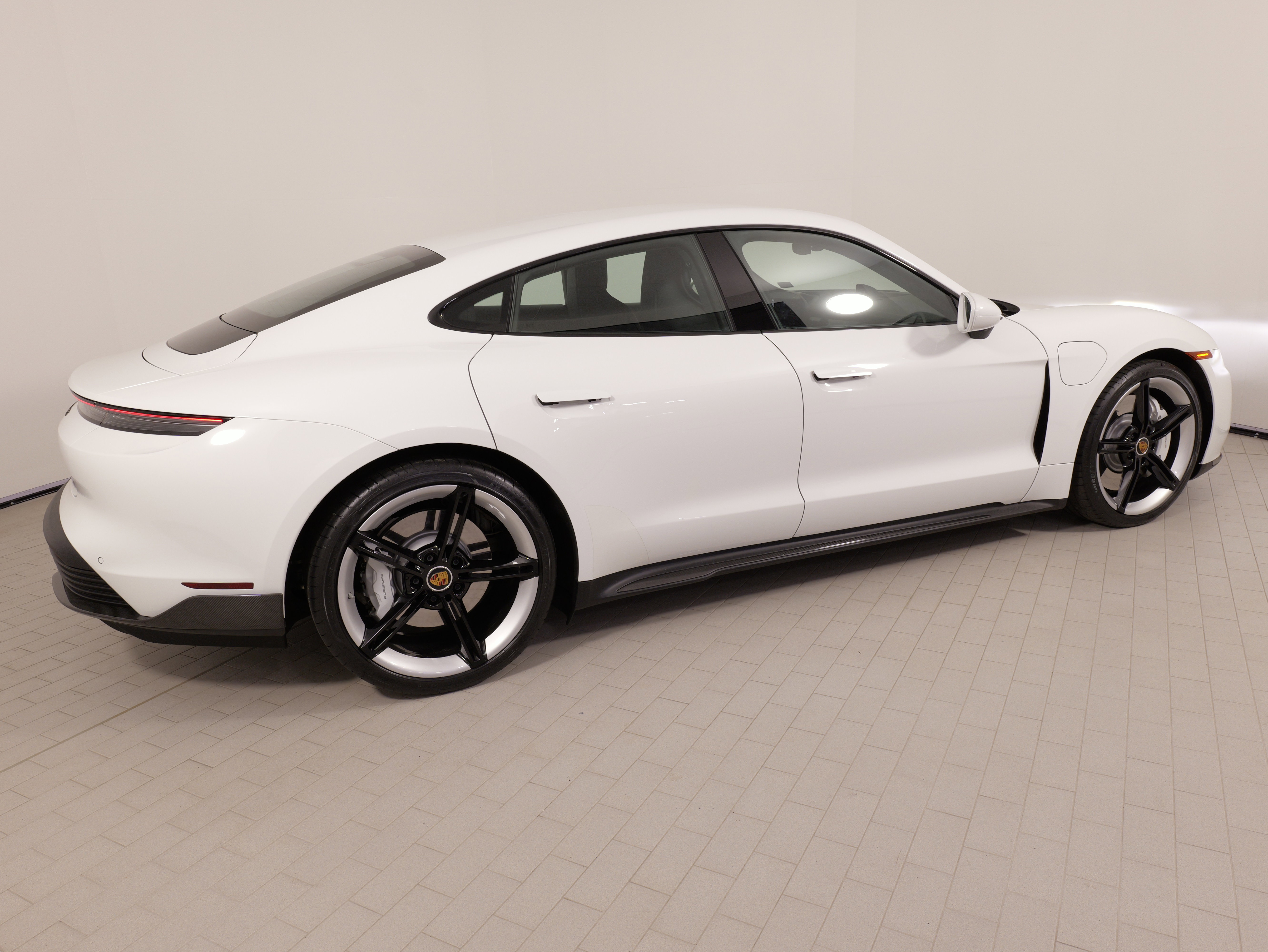 Used 2023 Porsche Taycan GTS image 10