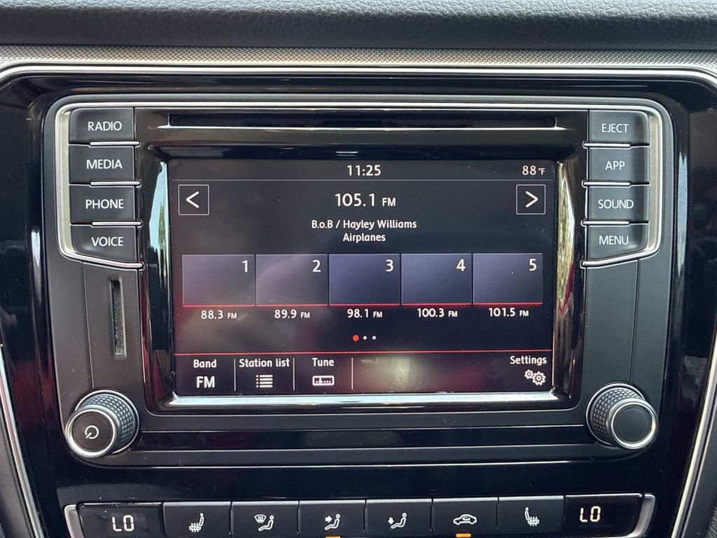 Used 2018 Volkswagen Passat 2.0T R-Line w/ R-Line Lighting Package FWD image 31