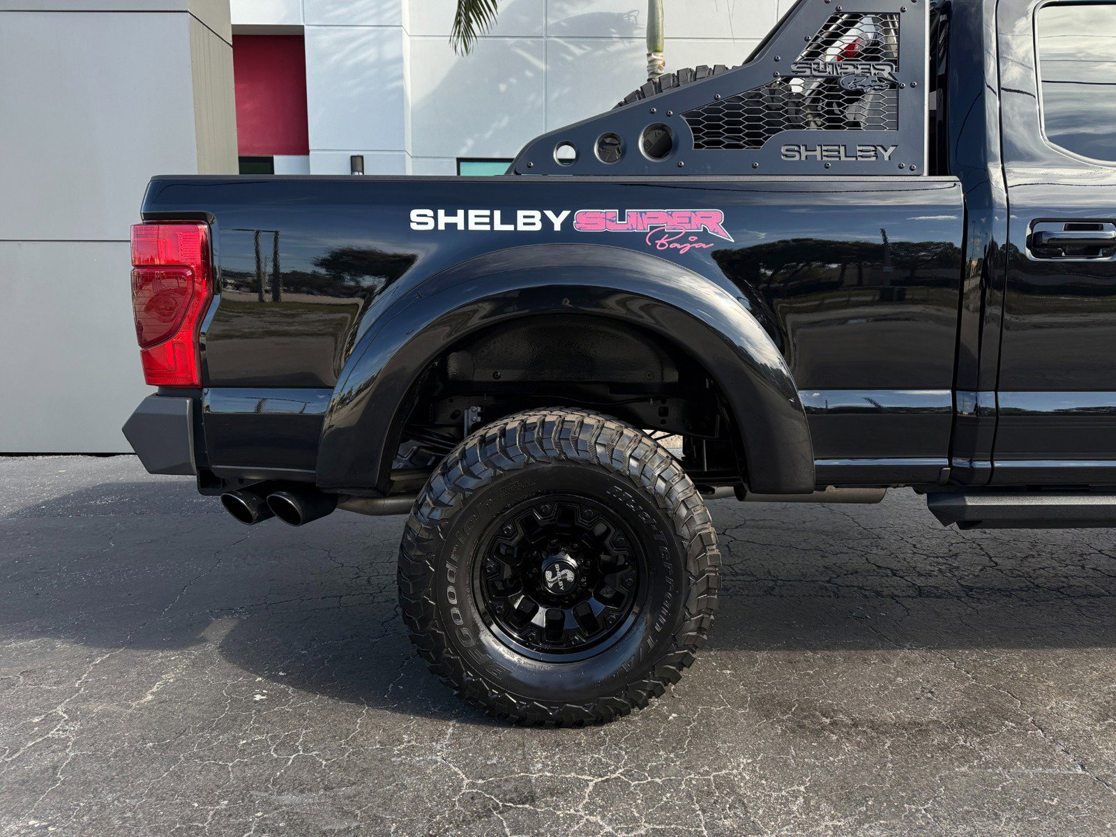 Used 2022 Ford F250 Lariat w/ Lariat Ultimate Package image 4