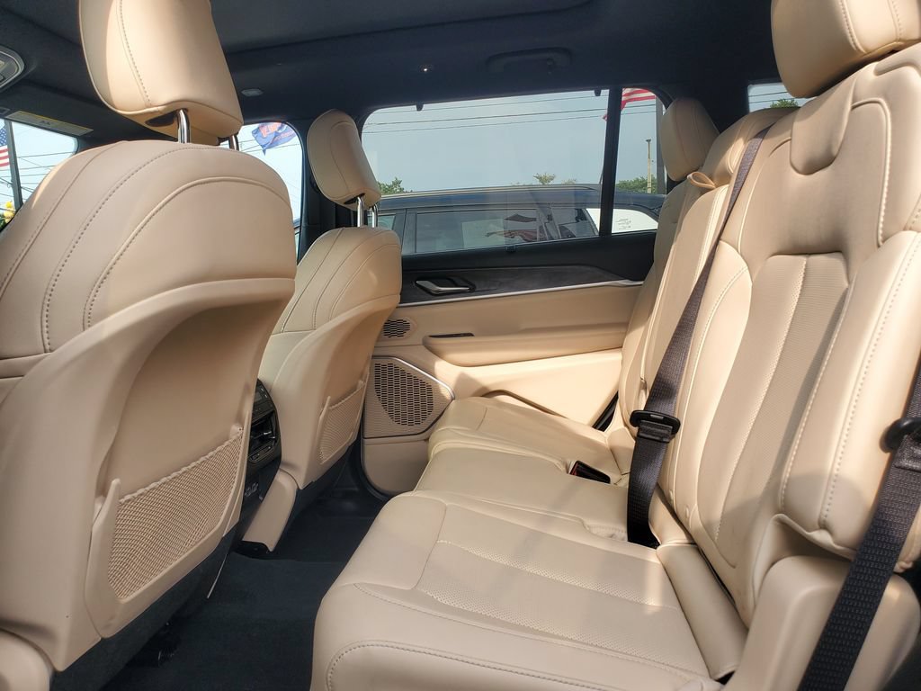 Used 2024 Jeep Grand Cherokee L Limited w/ Luxury Tech Group II AWD/4WD image 28