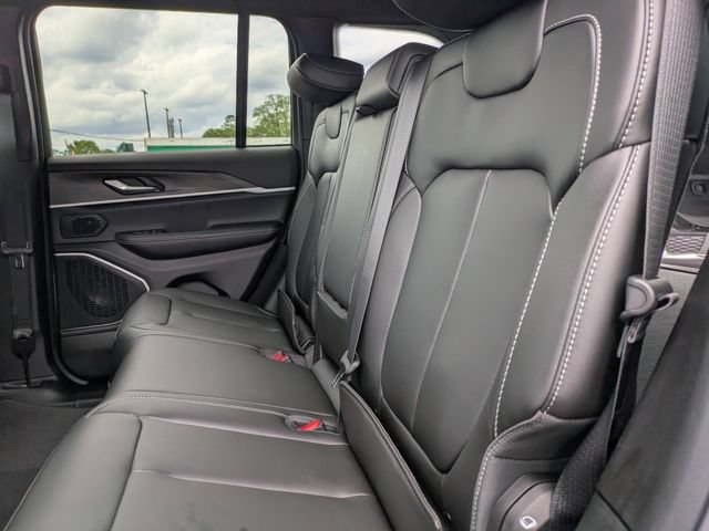 New 2026 Jeep Grand Cherokee Limited w/ Trailer Tow Package AWD/4WD image 15