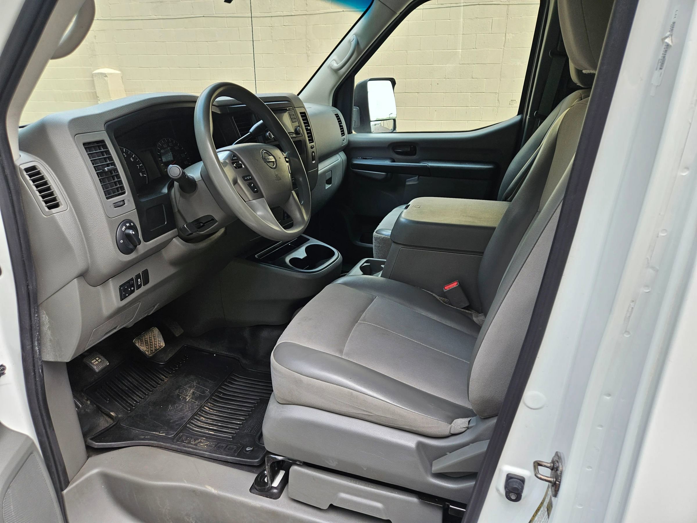 Used 2018 Nissan NV 2500 SV image 9
