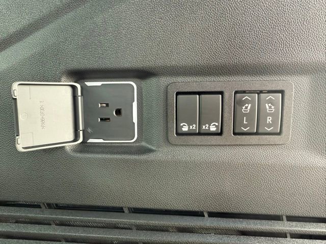 Used 2023 Chevrolet Tahoe High Country image 12