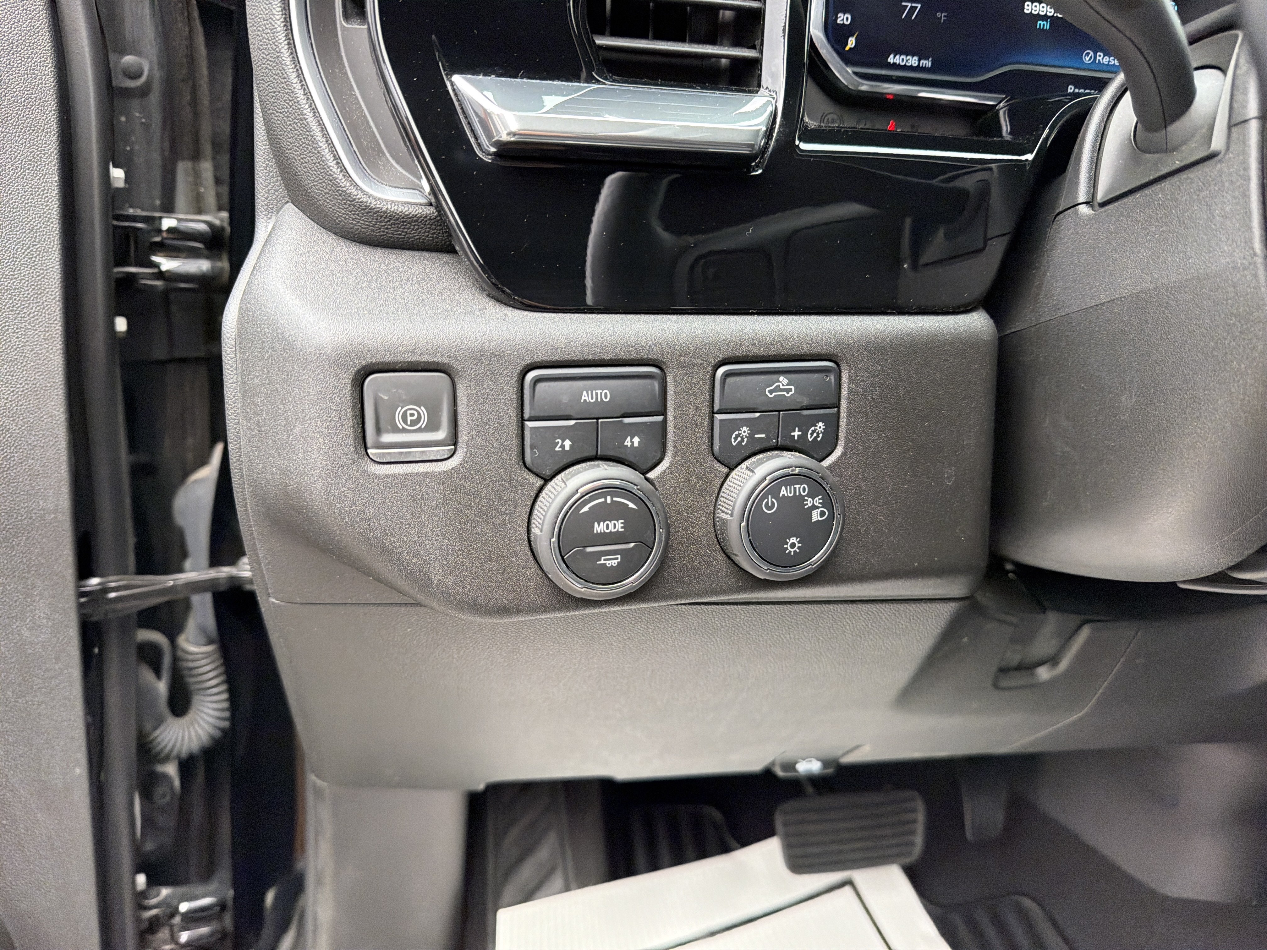 Used 2023 Chevrolet Silverado 1500 LT AWD/4WD image 19