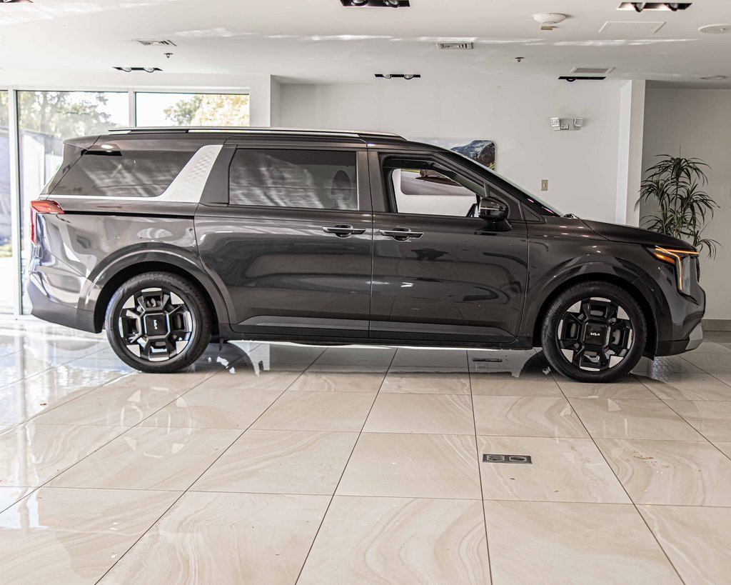 Used 2025 Kia Carnival EX image 9