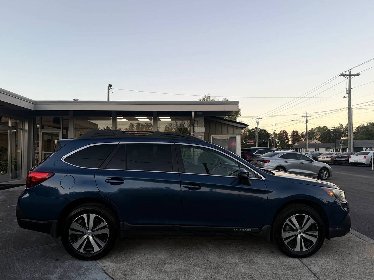 Used 2019 Subaru Outback 2.5i Limited w/ Popular Package #2 AWD/4WD image 6