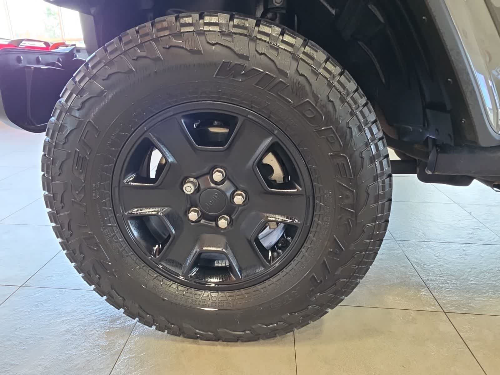 Used 2021 Jeep Gladiator Mojave w/ Dual Top Group AWD/4WD image 17