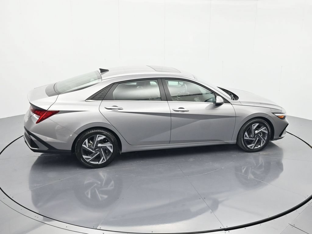 Used 2025 Hyundai Elantra Limited FWD image 34