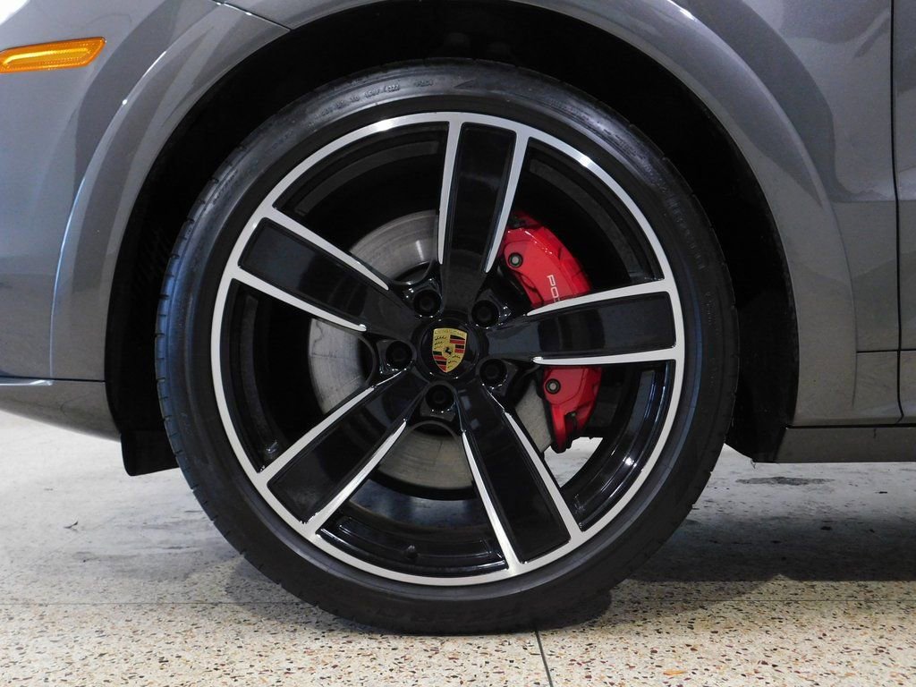Used 2021 Porsche Cayenne GTS image 27