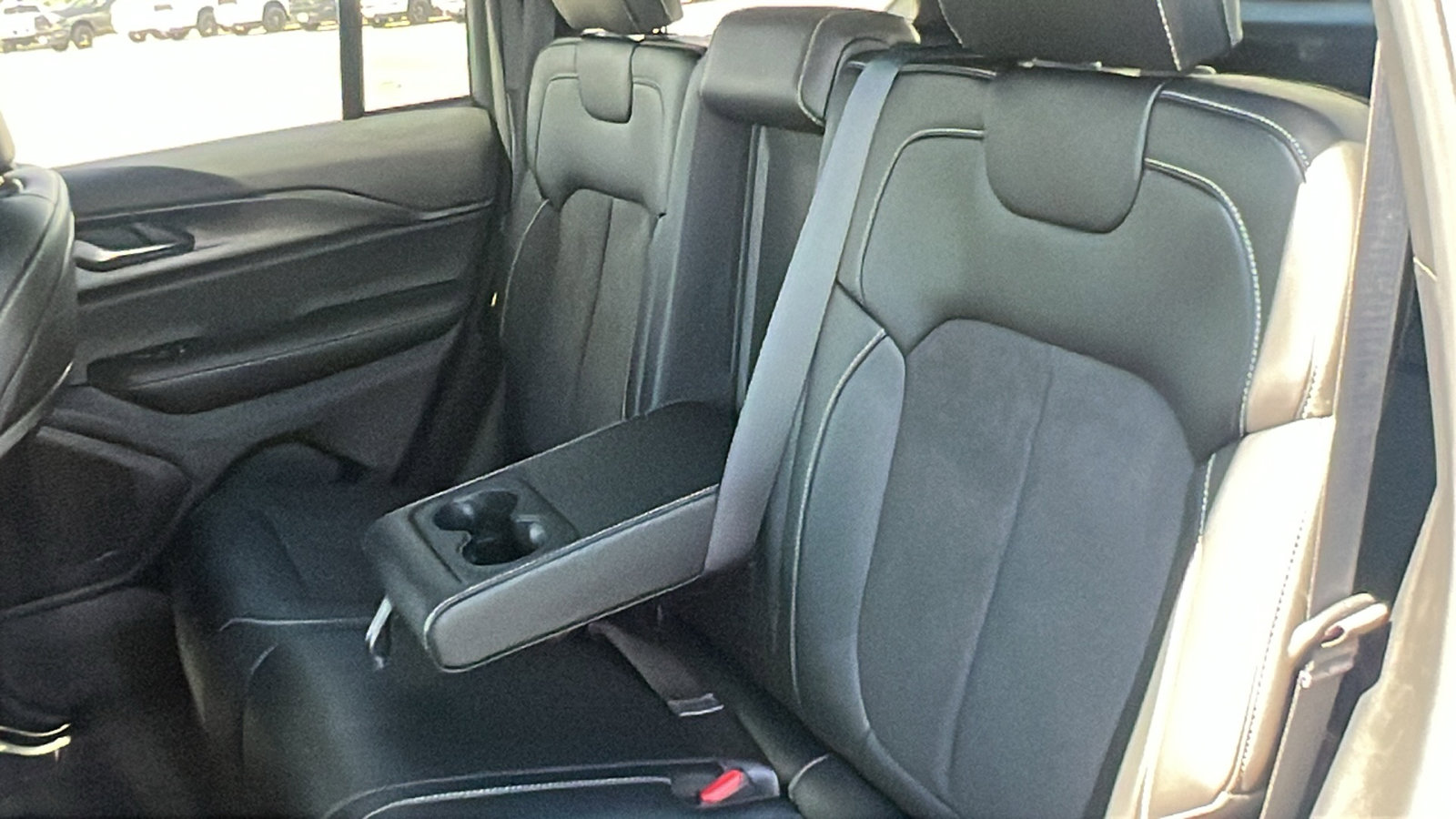 New 2025 Jeep Grand Cherokee Altitude image 18