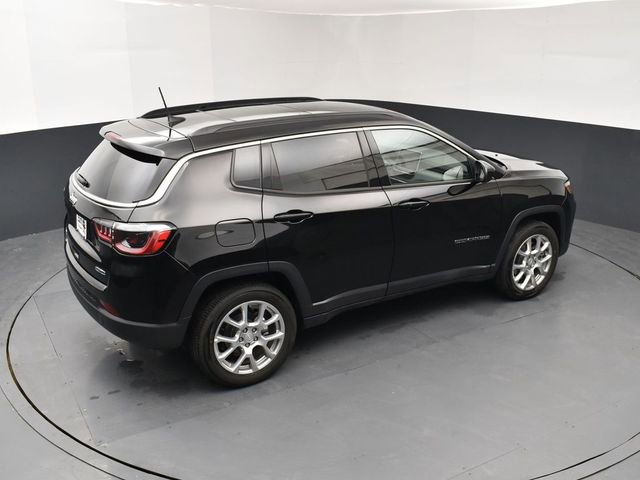 Used 2024 Jeep Compass Latitude w/ Sun and Sound Group image 18