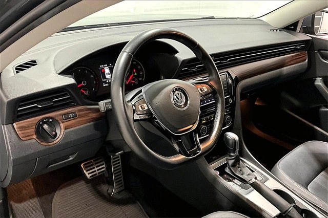 Used 2020 Volkswagen Passat 2.0T SEL image 17