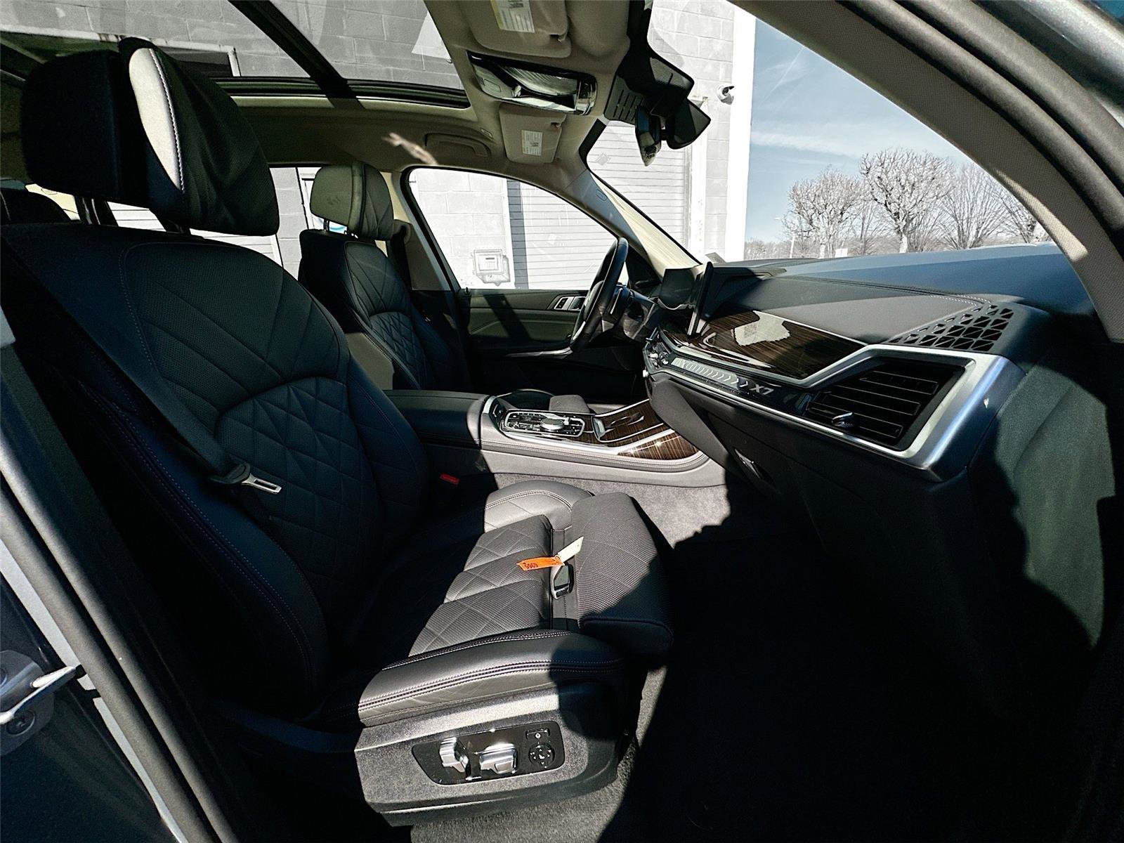 Certified 2024 BMW X7 xDrive40i w/ Premium Package image 31