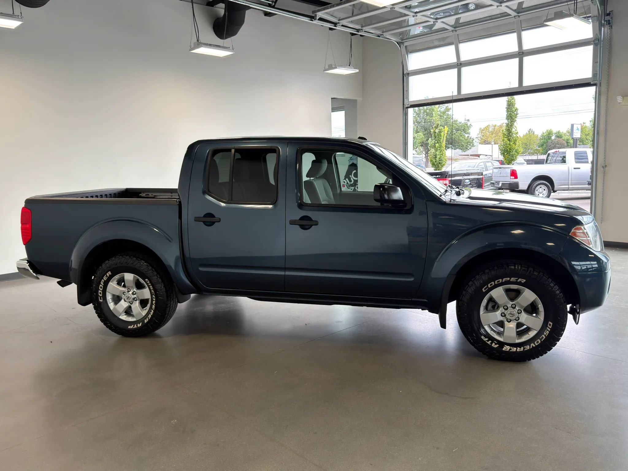 Used 2013 Nissan Frontier SV w/ SV Value Truck Pkg AWD/4WD image 5