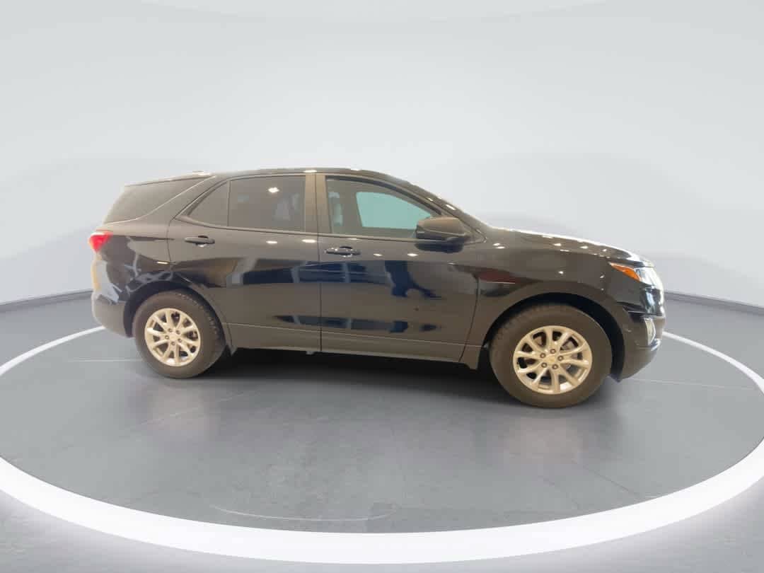 Used 2021 Chevrolet Equinox LS w/ LPO, Blackout Package AWD/4WD image 9