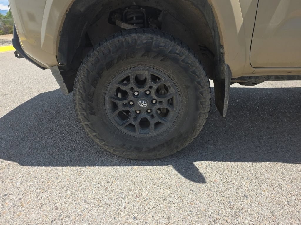 Used 2020 Toyota Tacoma SR5 AWD/4WD image 2
